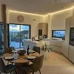 Luxury House With Private Pool, Jacuzzi And Wellness