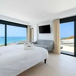 Hébergement de vacances Luxury House With Private Pool, Jacuzzi And Wellness