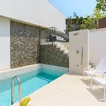 Luxury House With Private Pool, Jacuzzi And Wellness Hébergement de vacances