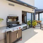 Luxury House With Private Pool, Jacuzzi And Wellness *