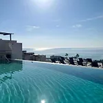 Hébergement de vacances Luxury House With Private Pool, Jacuzzi And Wellness